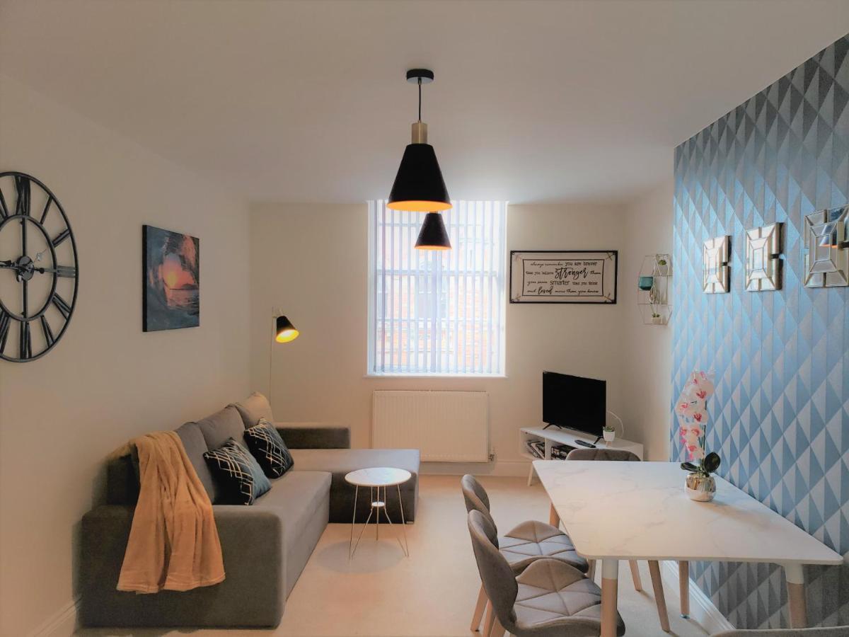 A Stylish Retreat - Super King Bed - Heart Of Town Centre - 5 Mins Stroll To Beach 본머스 외부 사진