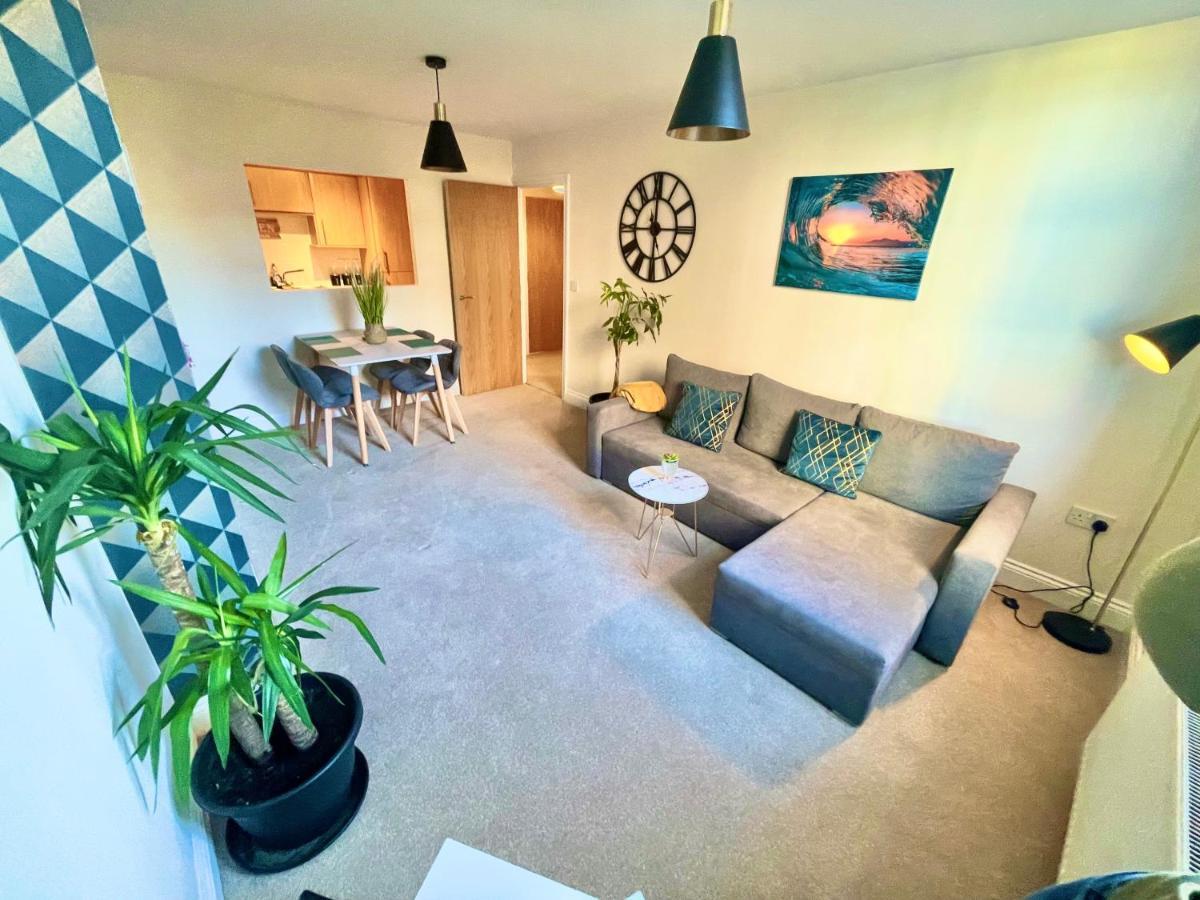 A Stylish Retreat - Super King Bed - Heart Of Town Centre - 5 Mins Stroll To Beach 본머스 외부 사진