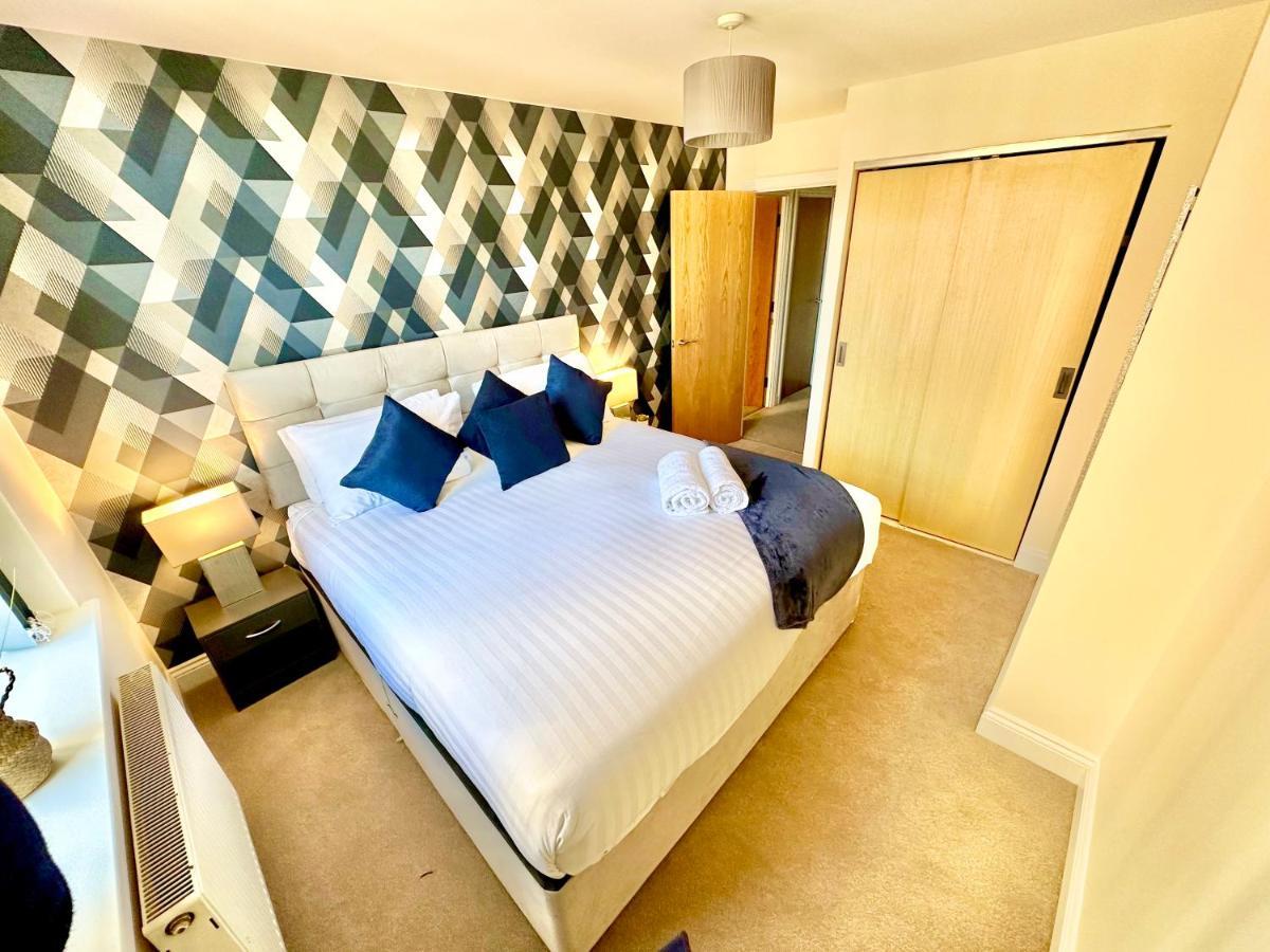 A Stylish Retreat - Super King Bed - Heart Of Town Centre - 5 Mins Stroll To Beach 본머스 외부 사진