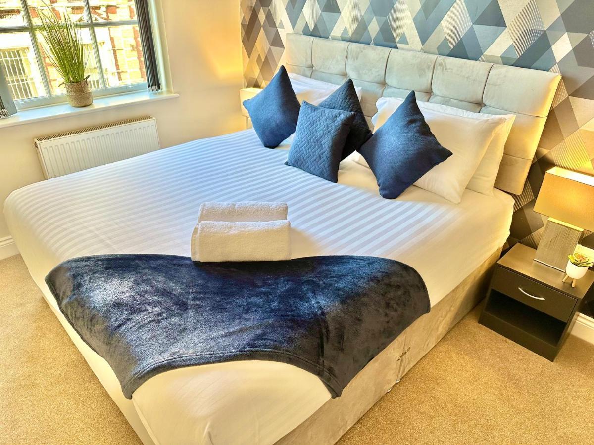 A Stylish Retreat - Super King Bed - Heart Of Town Centre - 5 Mins Stroll To Beach 본머스 외부 사진