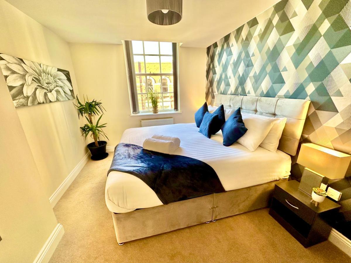 A Stylish Retreat - Super King Bed - Heart Of Town Centre - 5 Mins Stroll To Beach 본머스 외부 사진
